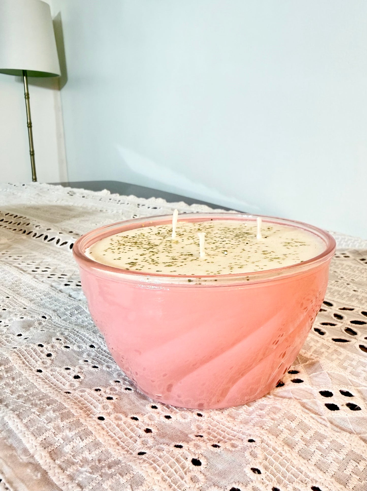 Vintage Elegance: Blush Pink Swirl Lemongrass Candle