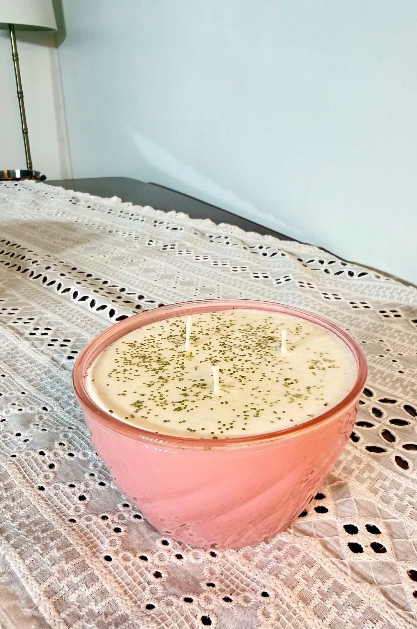 Vintage Elegance: Blush Pink Swirl Lemongrass Candle